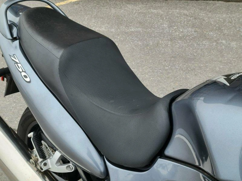 2004 Suzuki Gsx750 alt