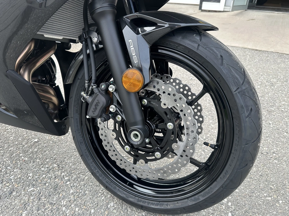 2026 Kawasaki Ninja 650 alt