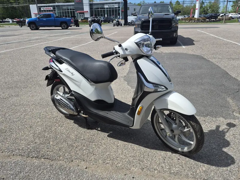 2023 Piaggio LIBERTY 50 BIANCO MY23 thumbnail 2