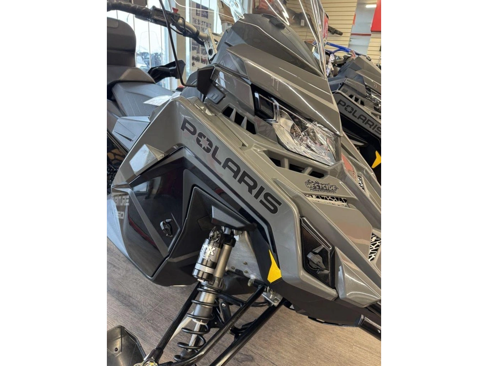 2025 Polaris 650 Indy Adventure 137 Shadow Gray / Gloss Black alt