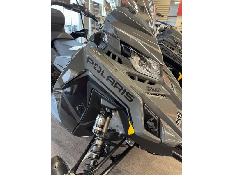 Polaris 650 Indy Adventure 137 Shadow Gray / Gloss Black 2025
