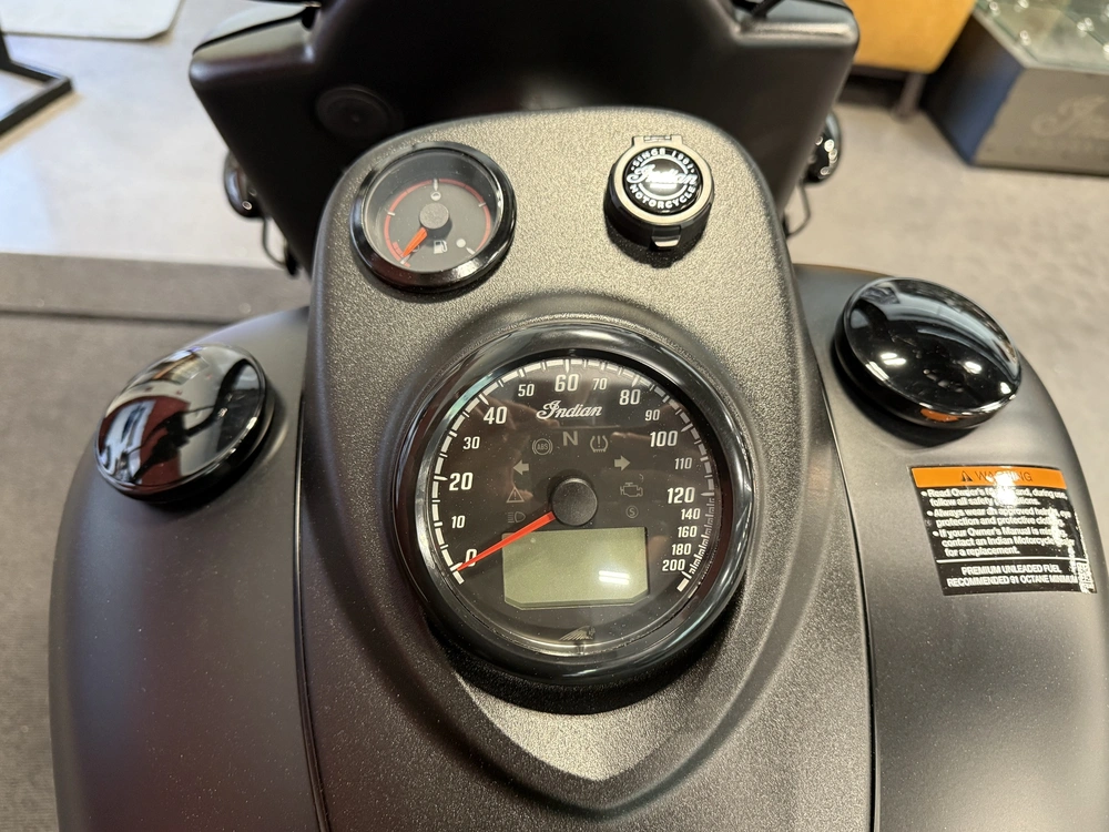 2026 Indian Motorcycle Springfield Dark Horse alt