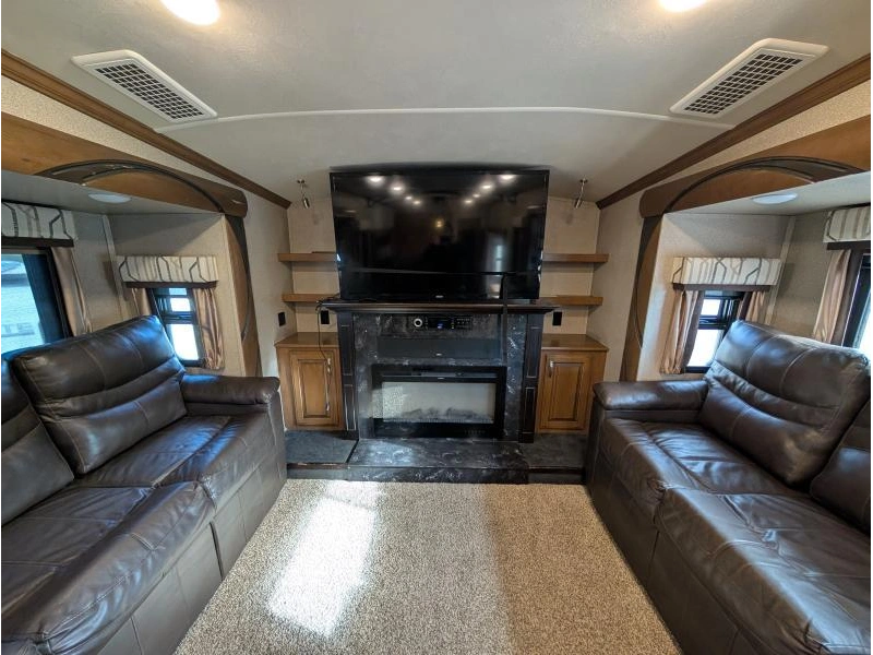 Forest River Cedar Creek 38fl 2019 alt