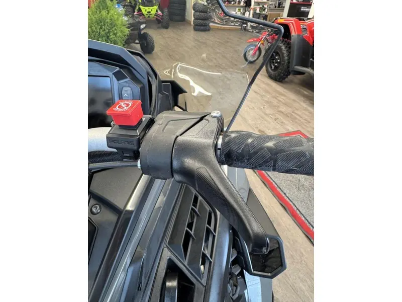 Polaris 650 Indy Adventure 137 Shadow Gray / Gloss Black 2025