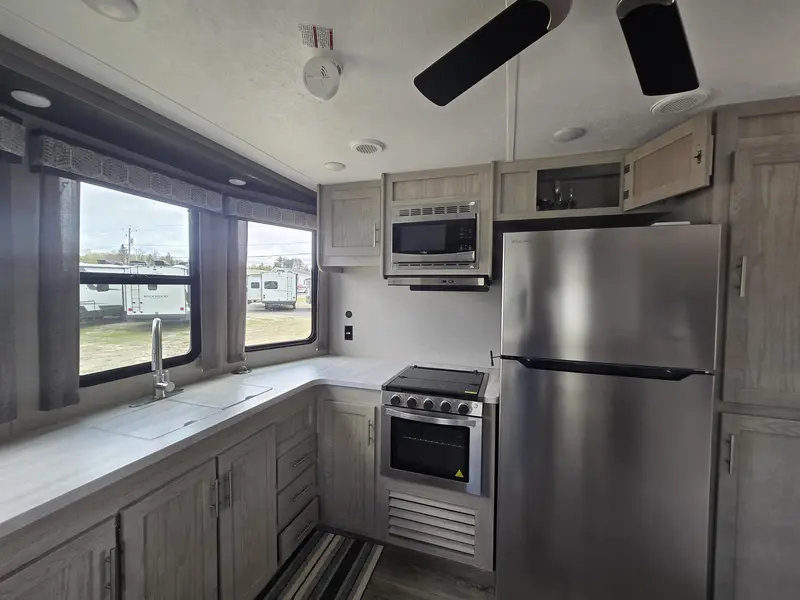 2023 Coachmen Catalina 39FKTS thumbnail 9