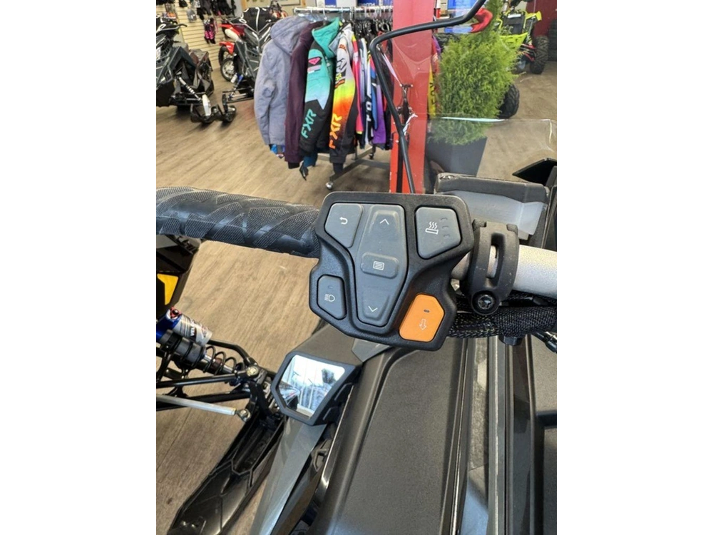 2025 Polaris 650 Indy Adventure 137 Shadow Gray / Gloss Black alt