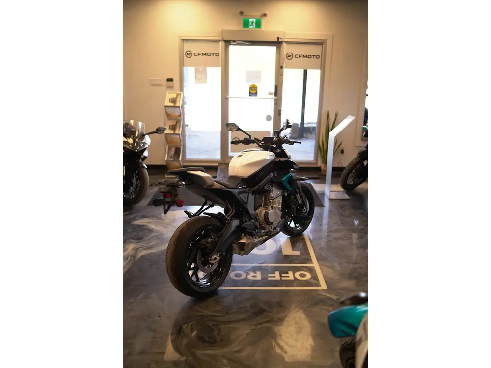 Cfmoto 675 Nk 2026 alt