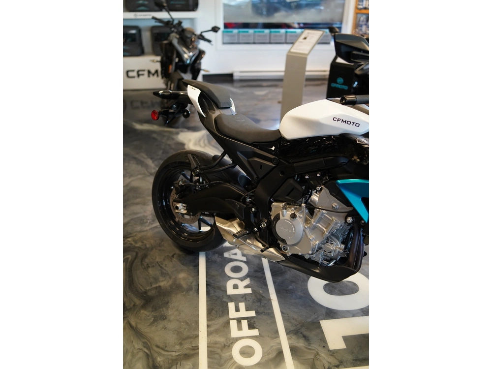 2026 Cfmoto 675 Nk alt