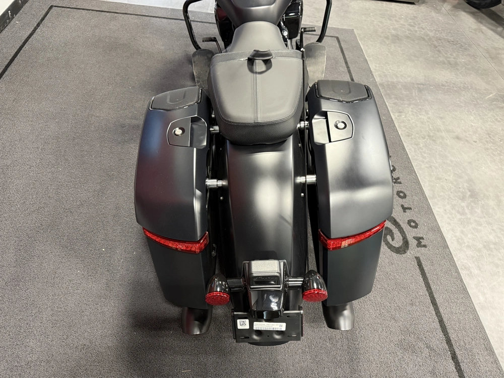 2026 Indian Motorcycle Challenger 112 Dark Horse® With Powerband Audio alt