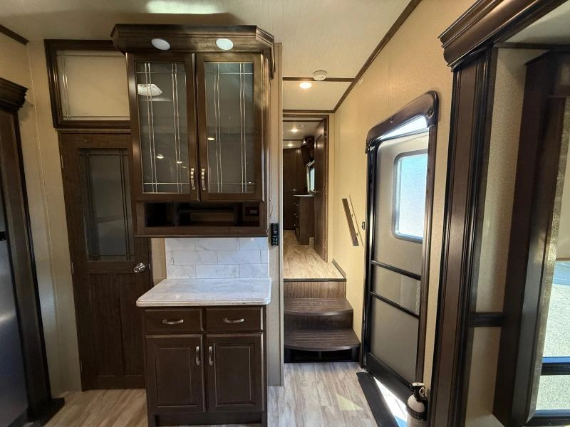 Grand Design Solitude 310gk 2019 alt