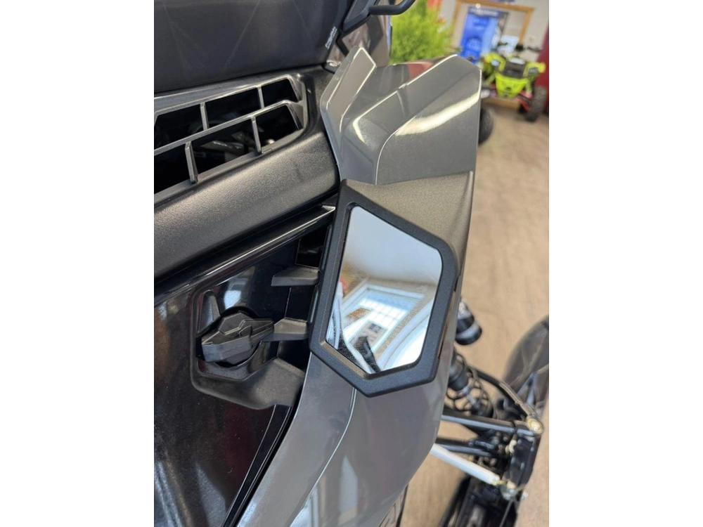 2025 Polaris 650 Indy Adventure 137 Shadow Gray / Gloss Black alt