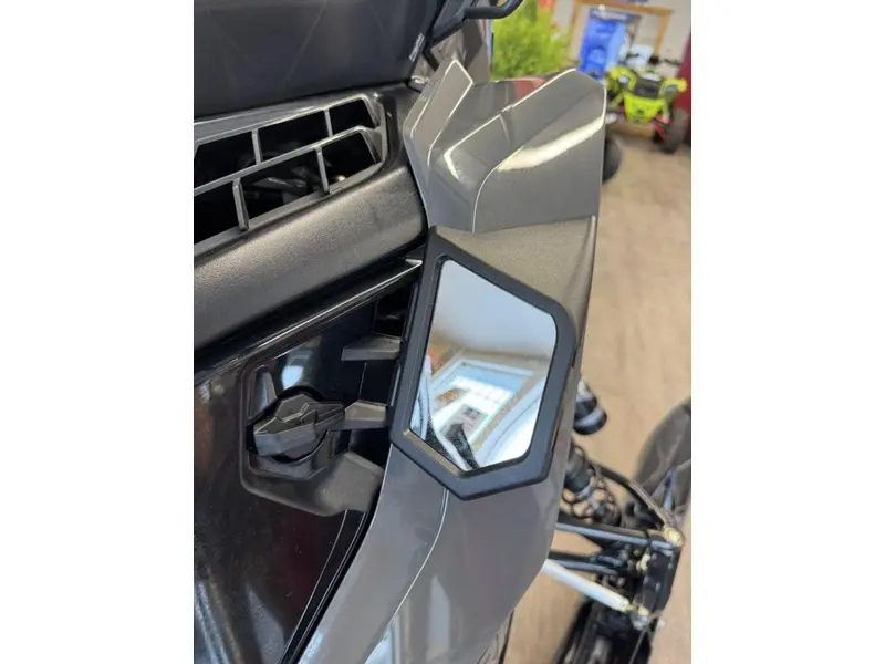 Polaris 650 Indy Adventure 137 Shadow Gray / Gloss Black 2025