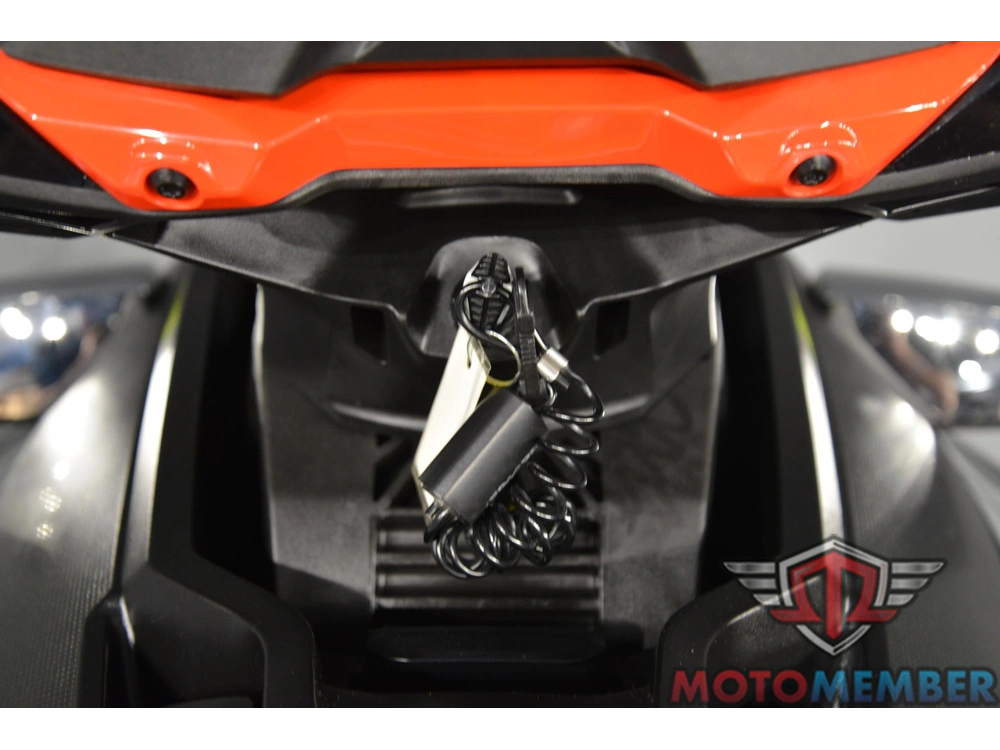 2024 Sea-doo Rxt-x™ 325 Ice Metal / Manta Green alt