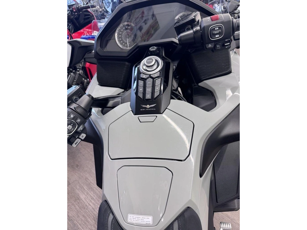 2026 Honda Gold Wing Tour alt