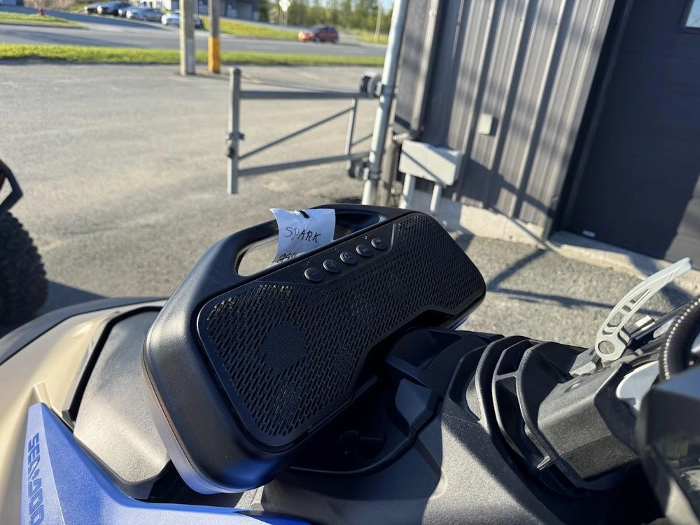 Sea-doo Spark Trixx 3up Audio 2025 alt