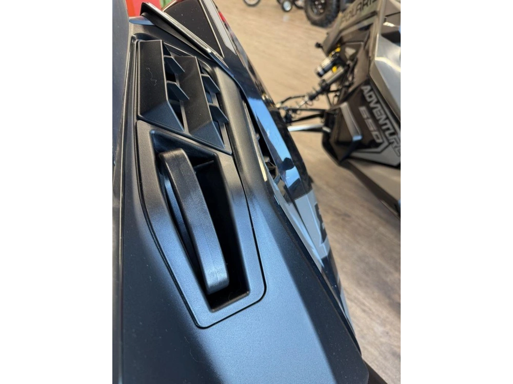 2025 Polaris 850 Indy Xcr 136 Shadow Gray / Gloss Black alt