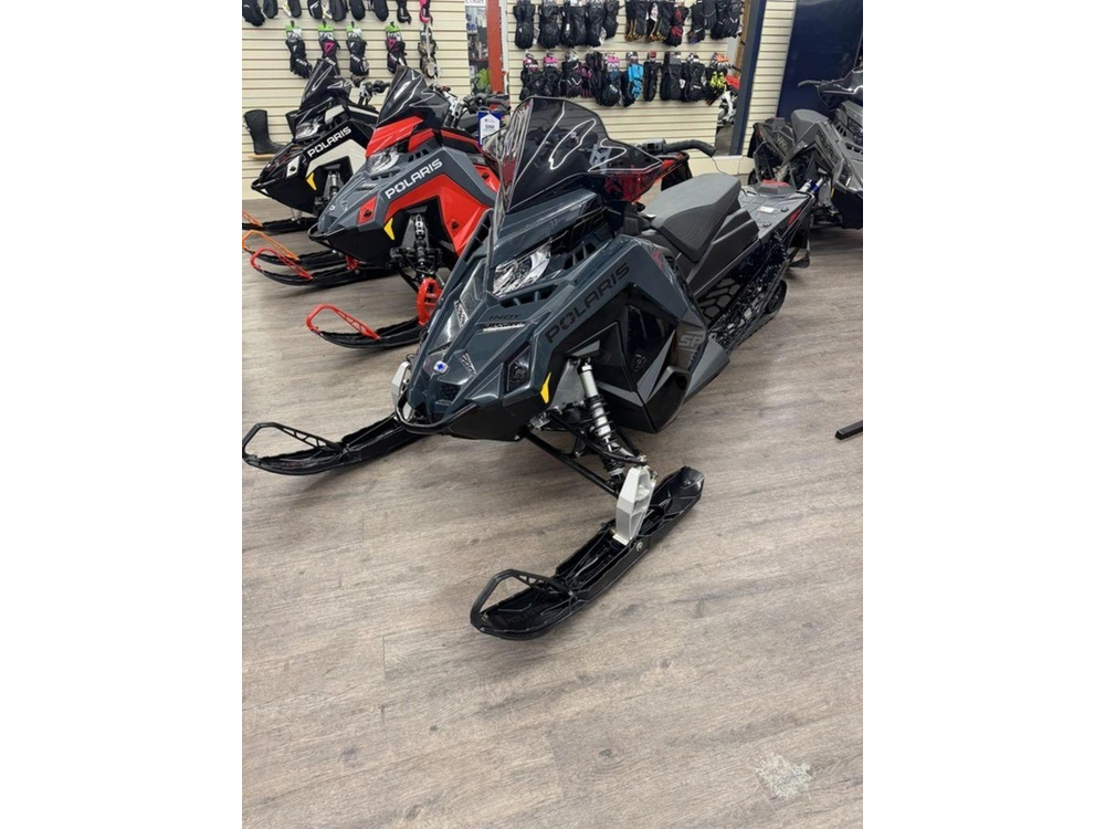 2026 Polaris Prostar S4 Indy Xc 137 Gloss Black / Blue Dusk alt