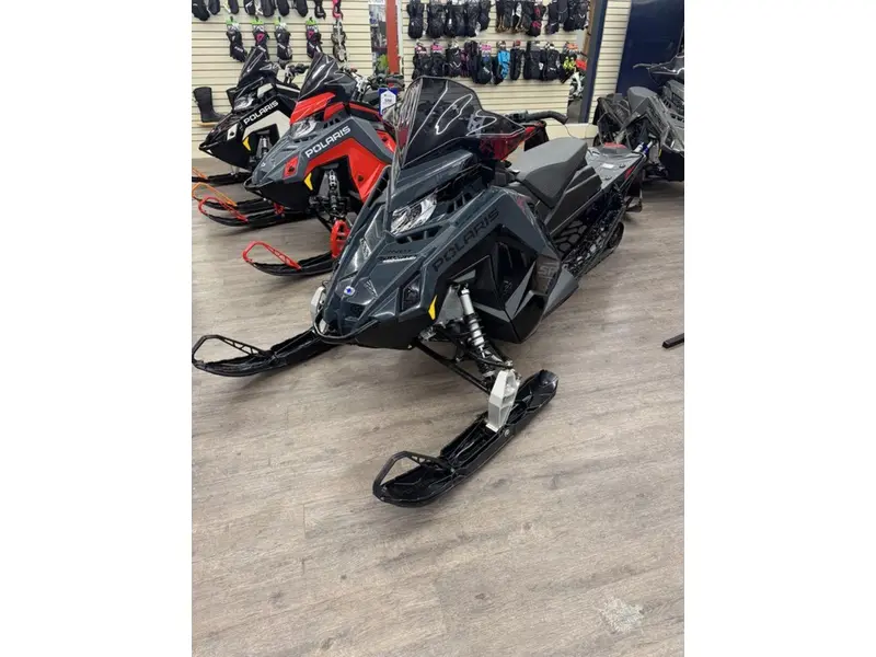 Polaris ProStar S4 INDY SP 137 Gloss Black 2026