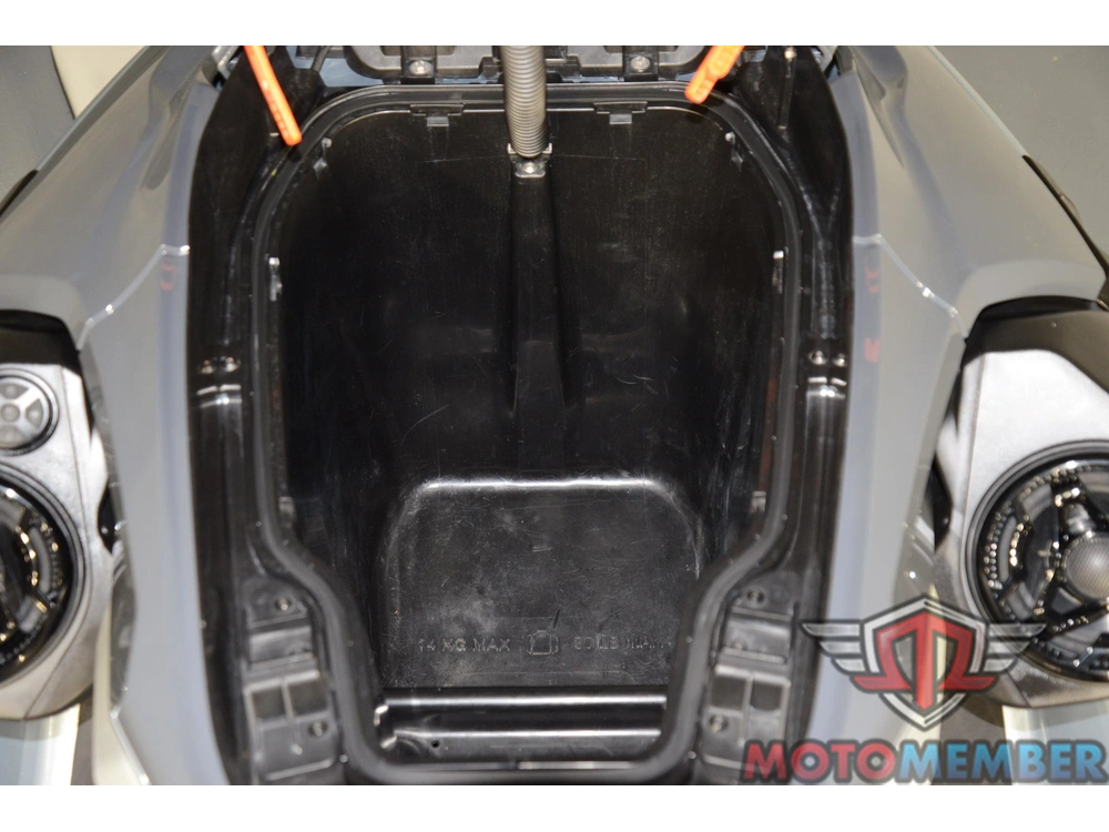 2024 Sea-doo Rxt-x™ 325 Ice Metal / Manta Green alt