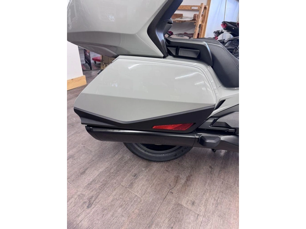 2026 Honda Gold Wing Tour alt