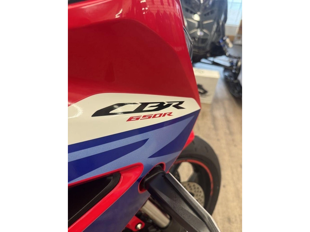 2026 Honda Cbr650r E-clutch Abs alt