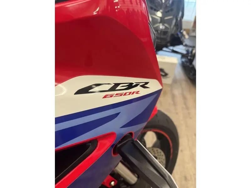 2026 Honda CBR650R E-Clutch ABS thumbnail 12