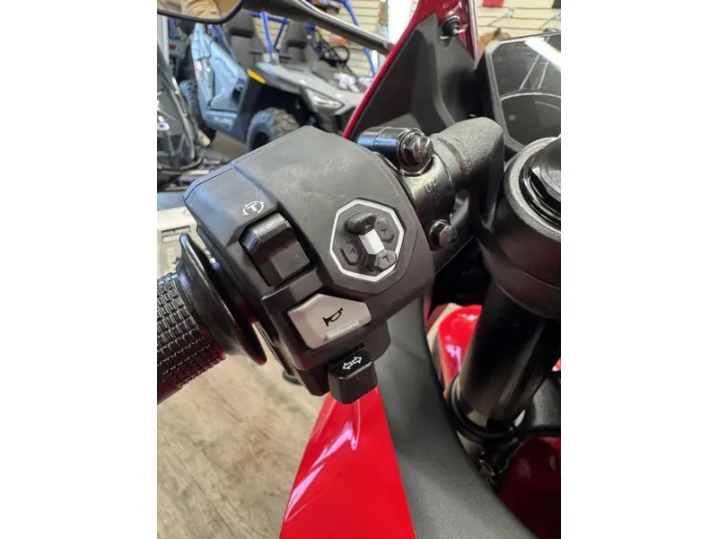2026 Honda CBR650R E-Clutch ABS thumbnail 6