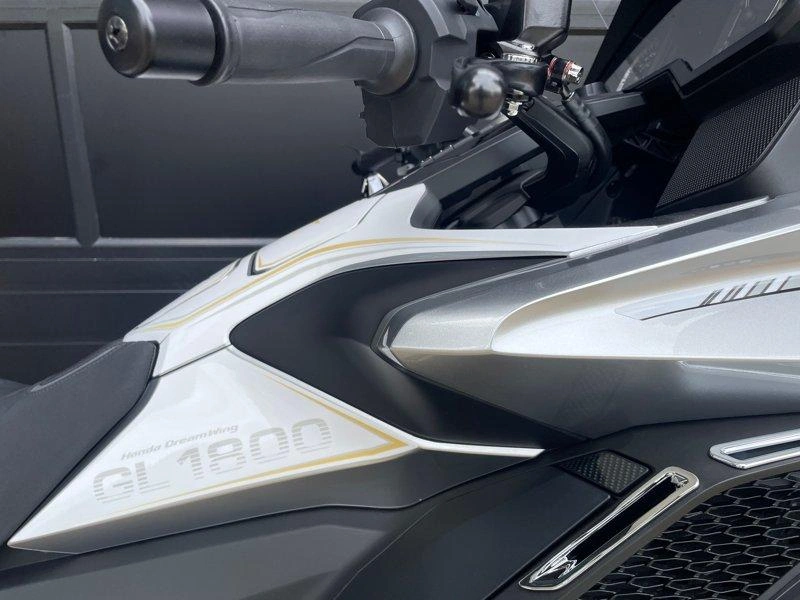 2025 Honda Gold Wing alt