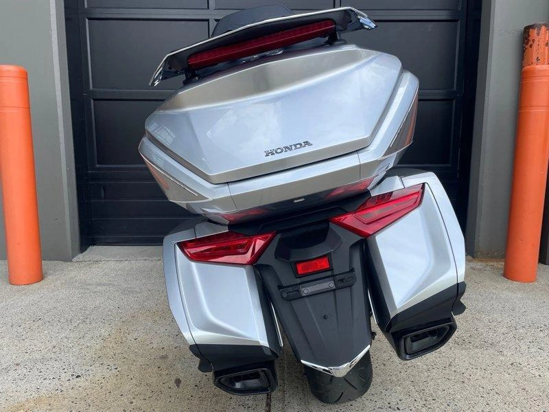 2025 Honda Gold Wing alt