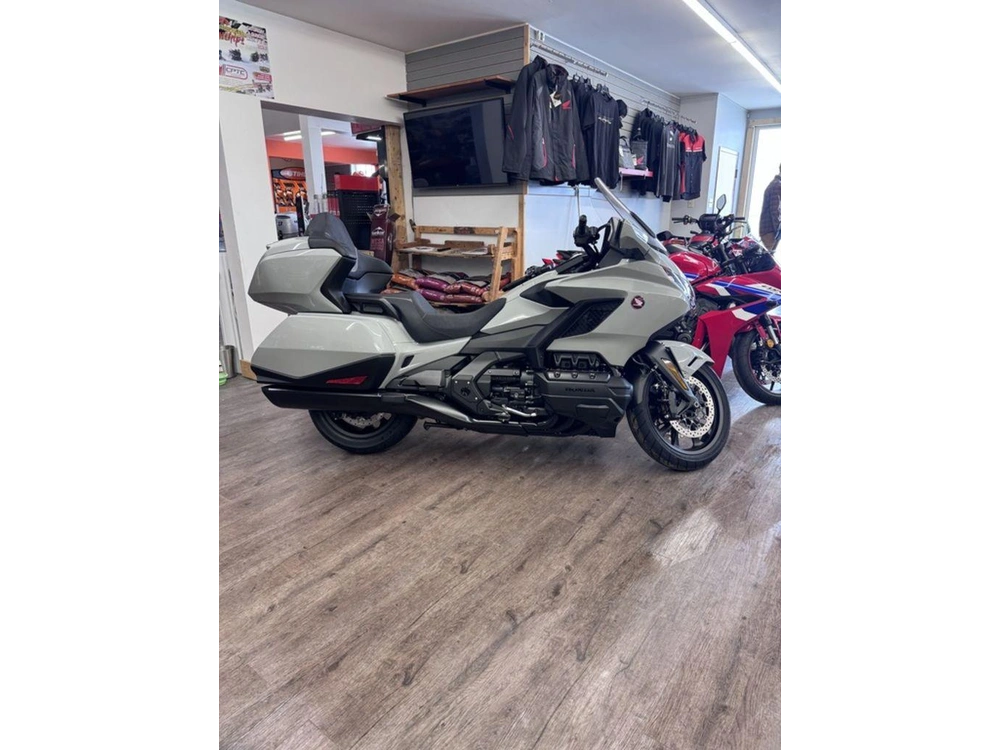 2026 Honda Gold Wing Tour alt