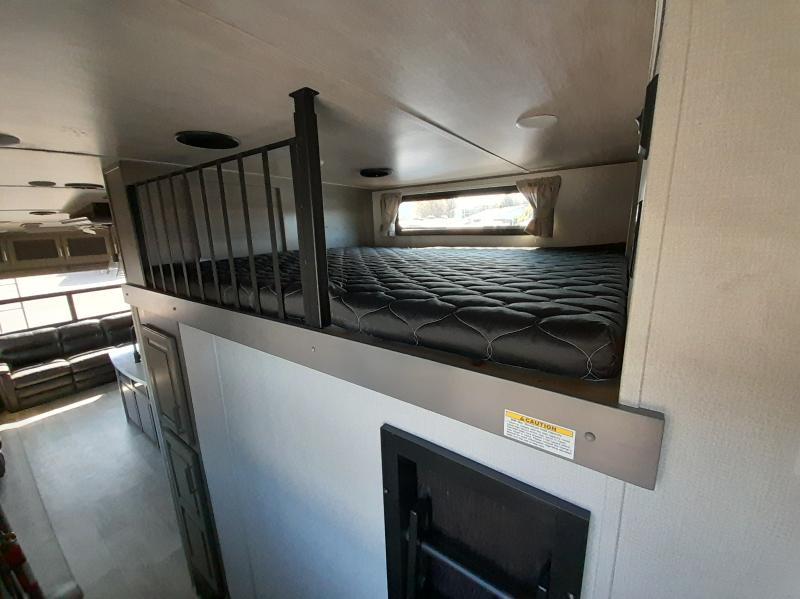 2021 Keystone RV Montana thumbnail 36
