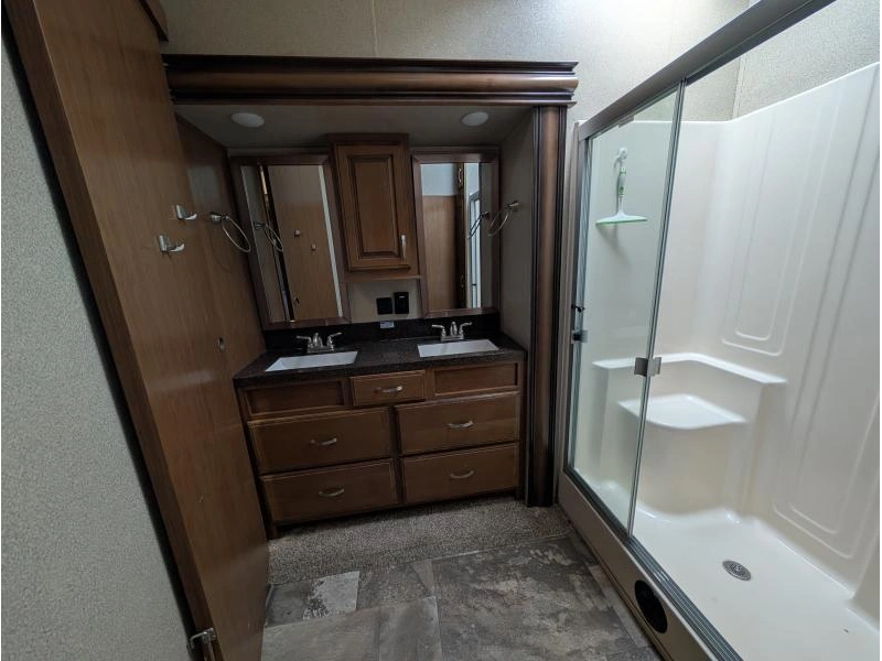 Forest River Cedar Creek 38fl 2019 alt