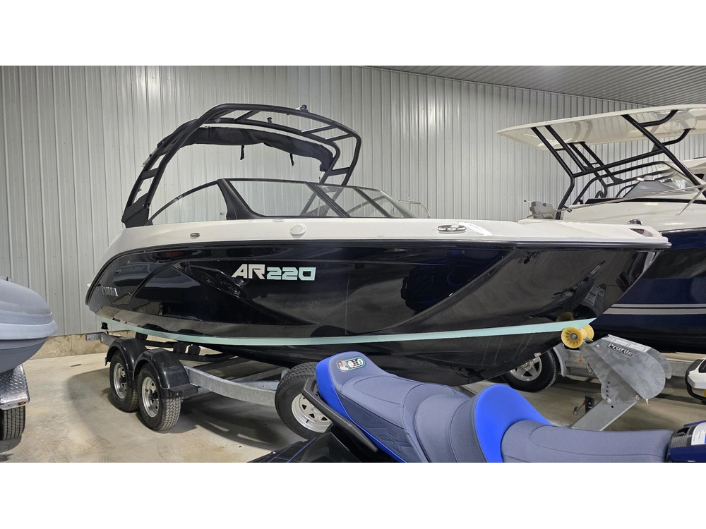2026 Yamaha Ar 220 alt