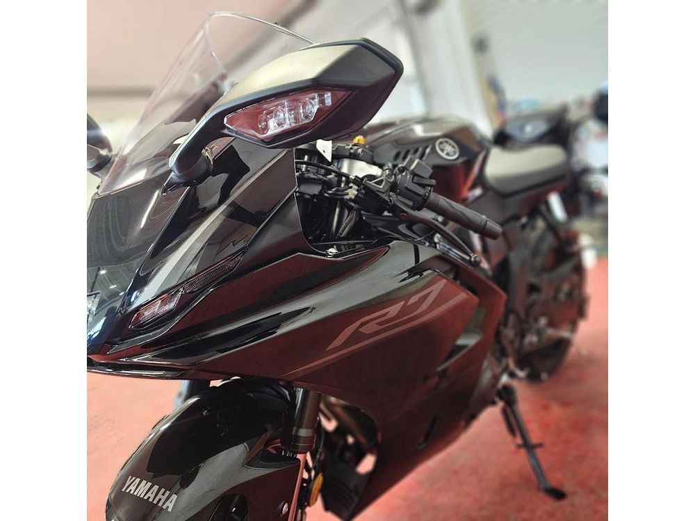 2026 Yamaha Yzf R7 alt