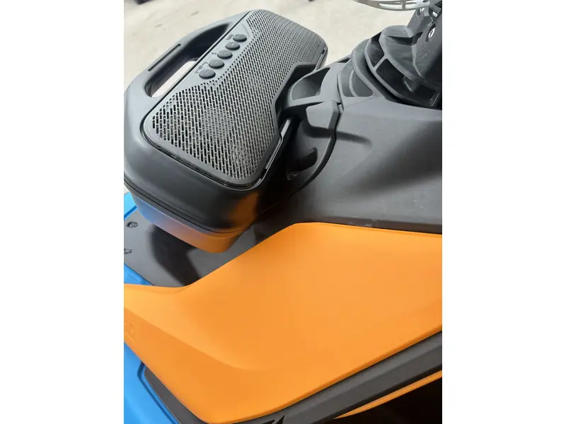2026 Sea-Doo SPARK™ 1UP TRIXX 90 (Sound system)