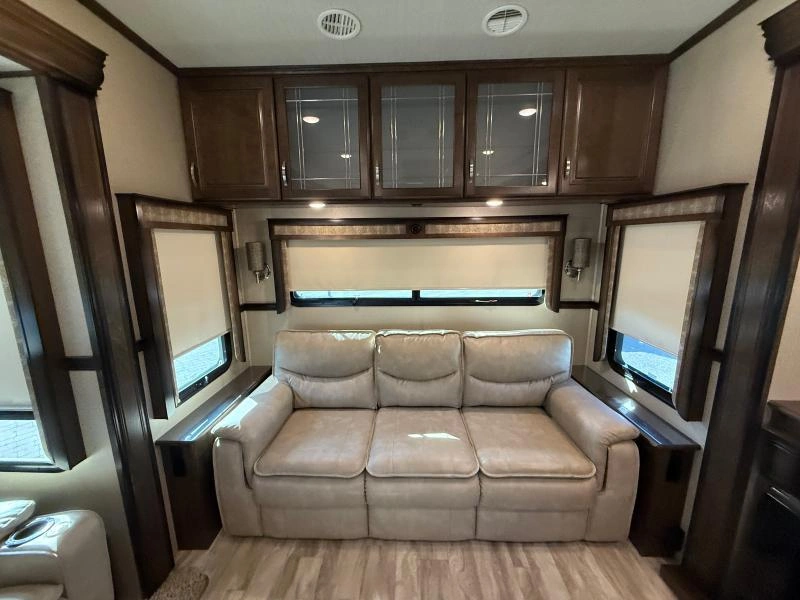 Grand Design Solitude 310gk 2019 alt