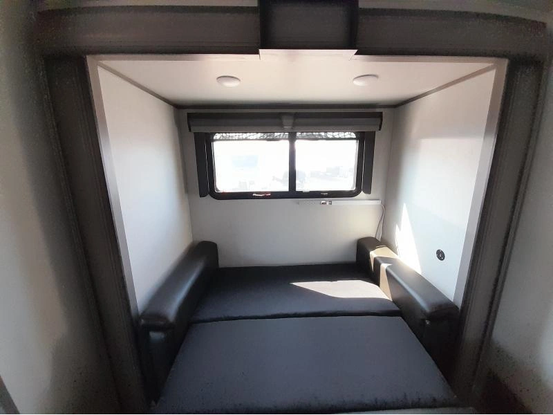 Keystone Rv Montana 3855br 2021 alt