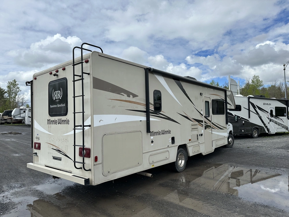2018 Winnebago Minnie Winnie 31g alt