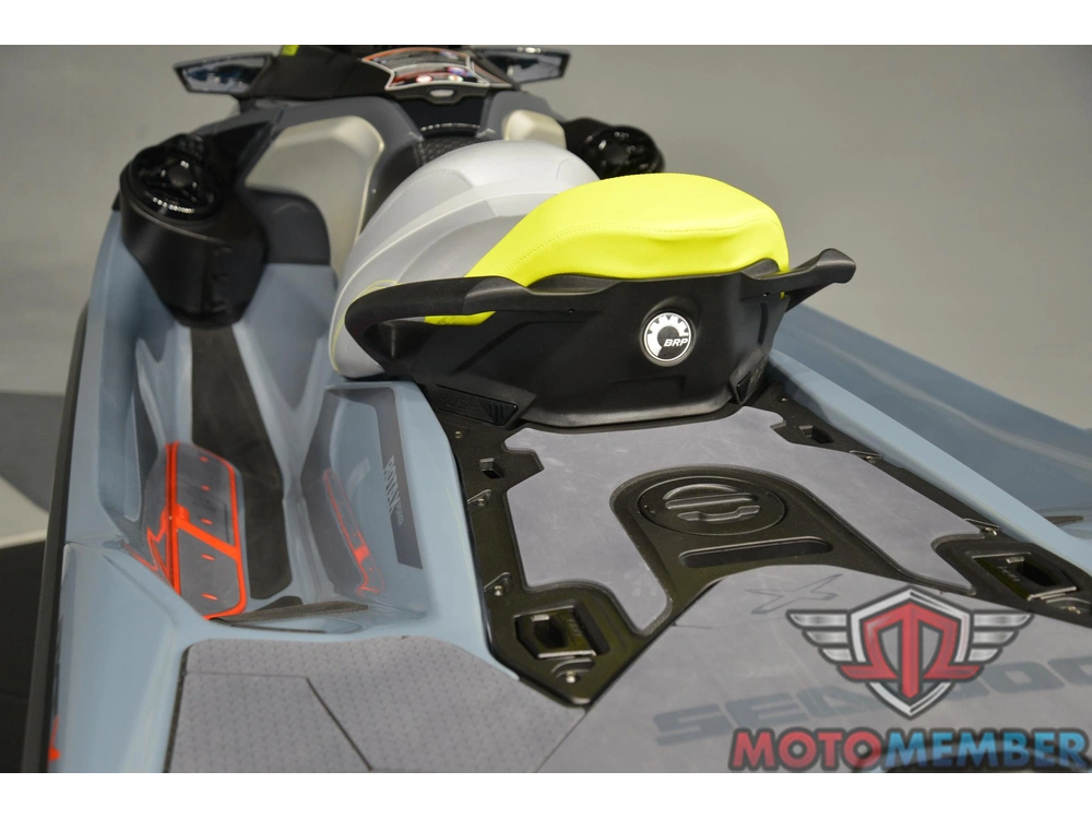 2024 Sea-doo Rxt-x™ 325 Ice Metal / Manta Green alt