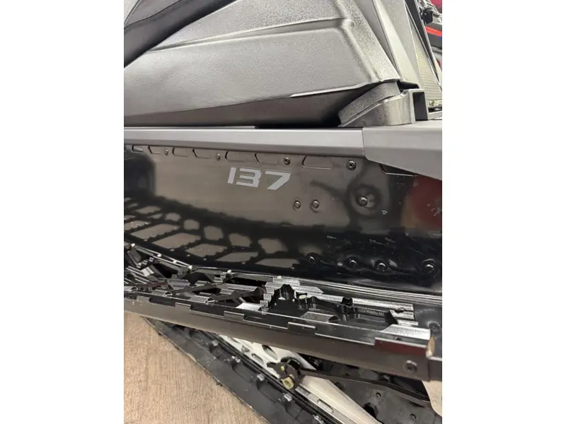 Polaris ProStar S4 INDY SP 137 Gloss Black 2026