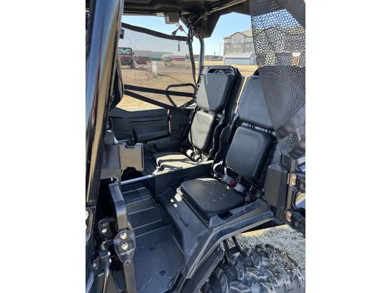 2025 Honda Pioneer 1000-5P DLX thumbnail 15