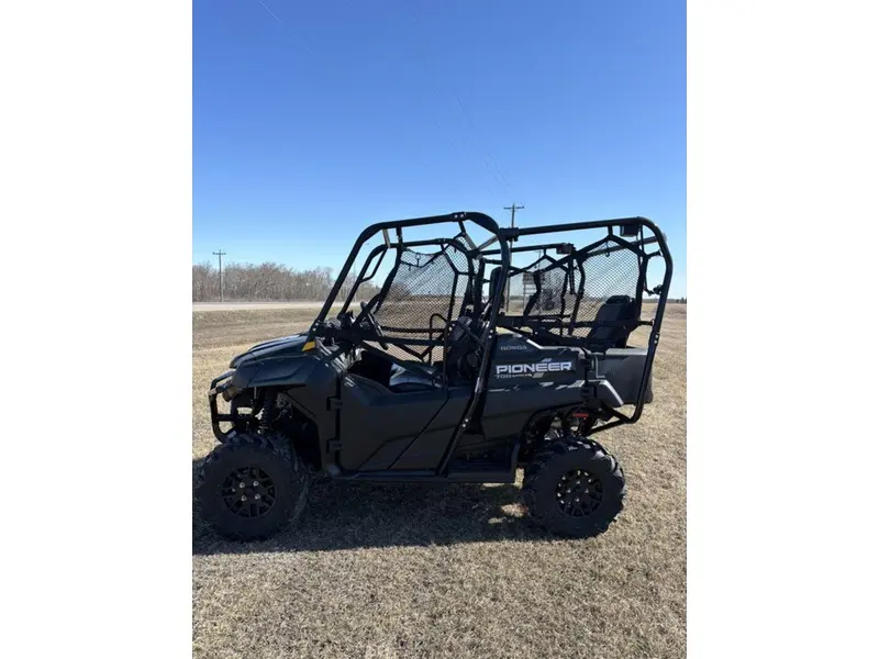 2025 Honda Pioneer 700-4P DLX thumbnail 3