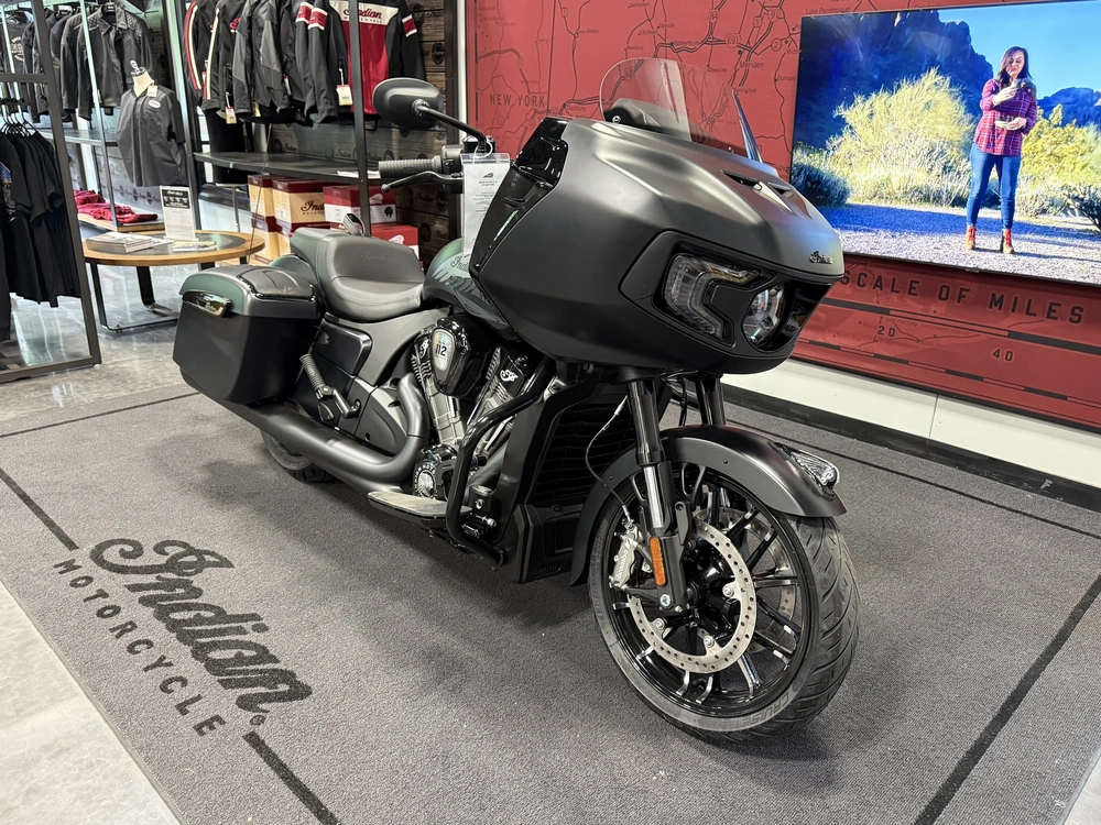 2026 Indian Motorcycle Challenger 112 Dark Horse® With Powerband Audio alt