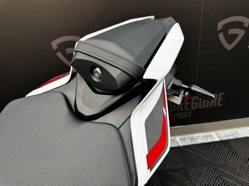 Yamaha Yzf-r9 70e Anniversaire 2026 alt