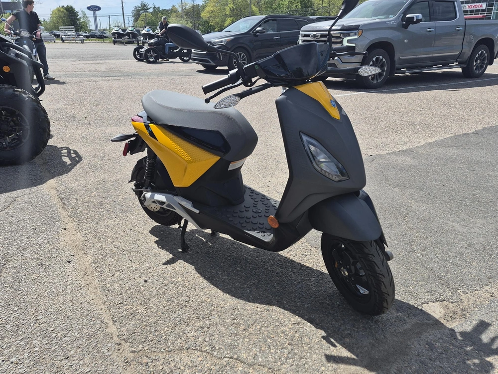 2022 Piaggio Piaggio 1 Active My22 Sunshinemix Greyam alt