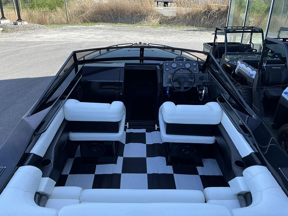 1990 Baja Boats Outlaw 27 alt