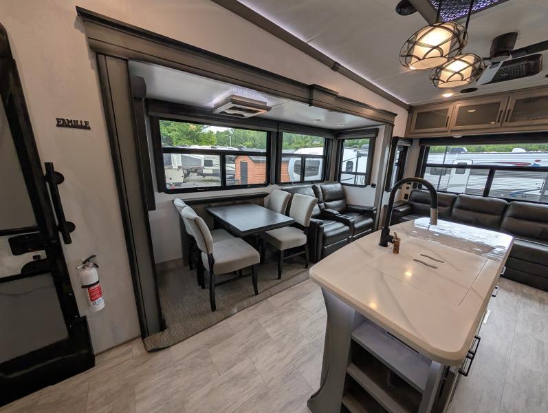 2023 Keystone RV Montana thumbnail 9