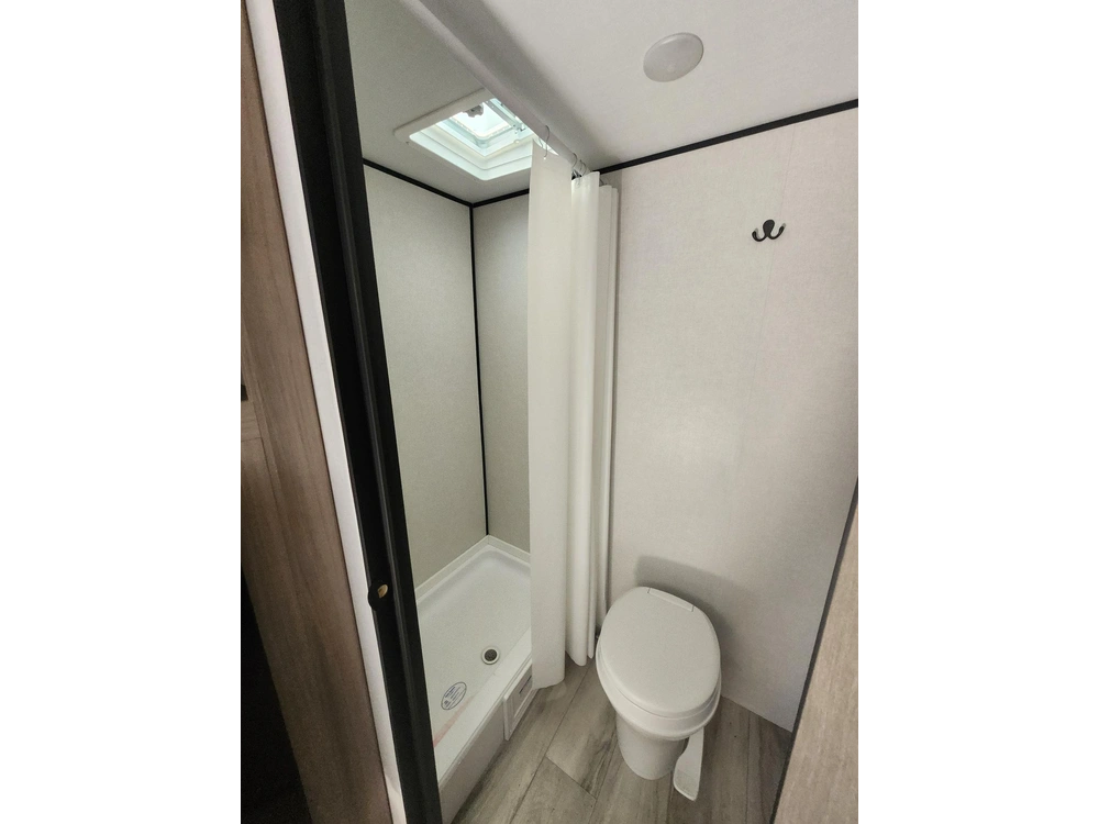 Keystone Rv Coleman 17 B 2025 alt
