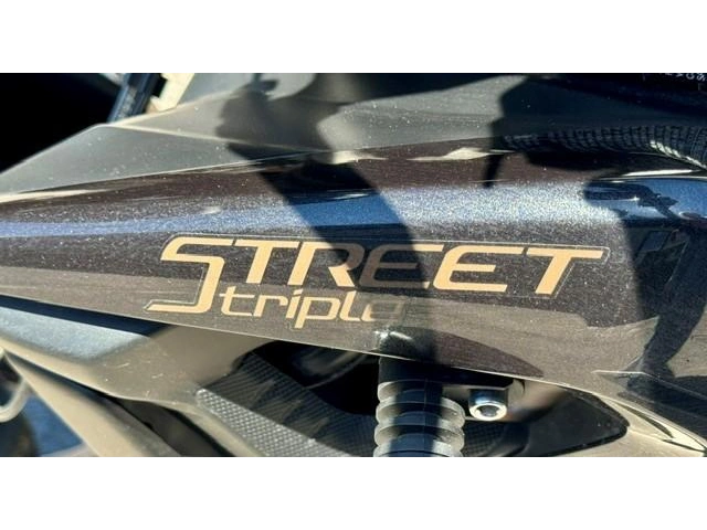 Triumph Street Triple 765 Rs 2023 alt