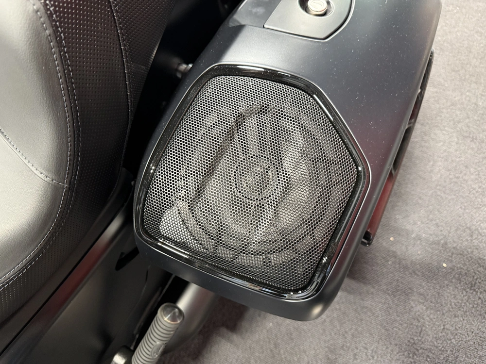 2026 Indian Motorcycle Challenger 112 Dark Horse® With Powerband Audio alt